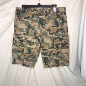 Men Levi’s Camo Cargo Shorts size 35